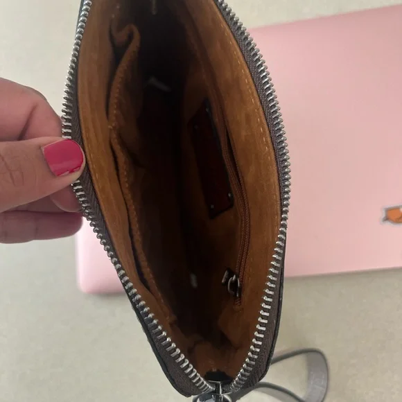 Patricia Nash Wristlet-*defects* - Picture 5 of 10